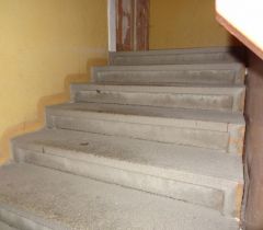 Žulové schody před vyčištěním