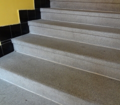 Vyčištěné žulové schody
