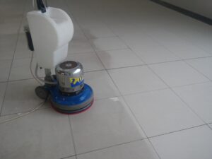 Čištění slinuté keramické dlažby