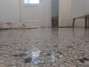 Terrazzo zrcadlový lesk
