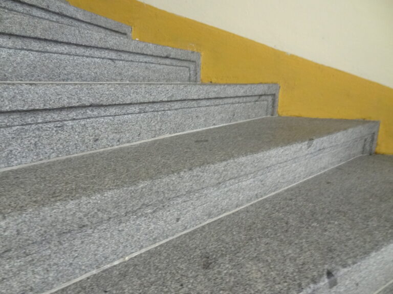 Vyčištěný povrch schodiště