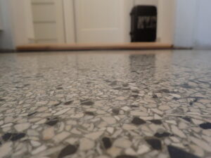 Terrazzo zrcadlový lesk