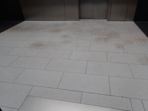 Teracová dlažba před renovaci