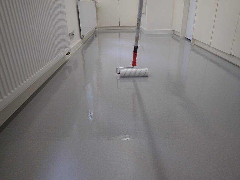 Čištění a renovace linolea aplikace 2k PU